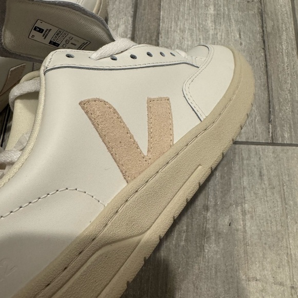 VeJa V-12 sneakers . Brand new without box - Picture 2 of 8